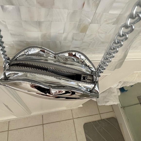 NWT new Anthropologie shiraleah silver lips mini bag purse crossbody chain - Picture 10 of 17